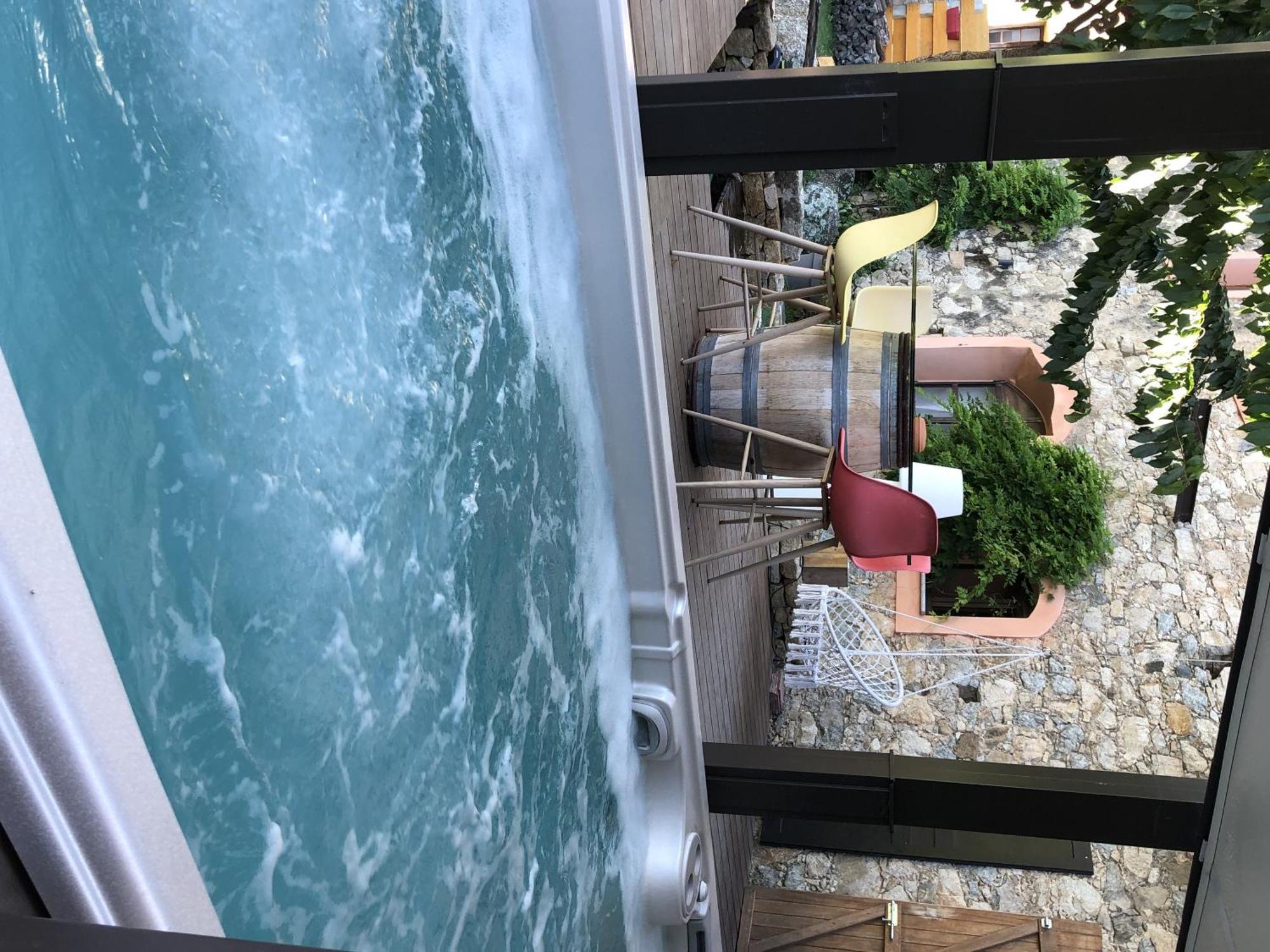 1722 ช็องบร์ เดอ ชาร์ม Hotel Ville-di-Paraso ภายนอก รูปภาพ